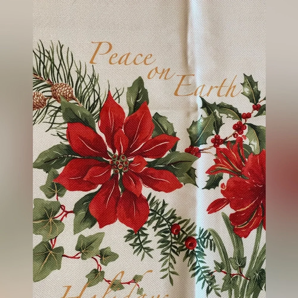 VTG‎ INSPIRED large banquet size Christmas tablecloth 100” x 68” poinsettias